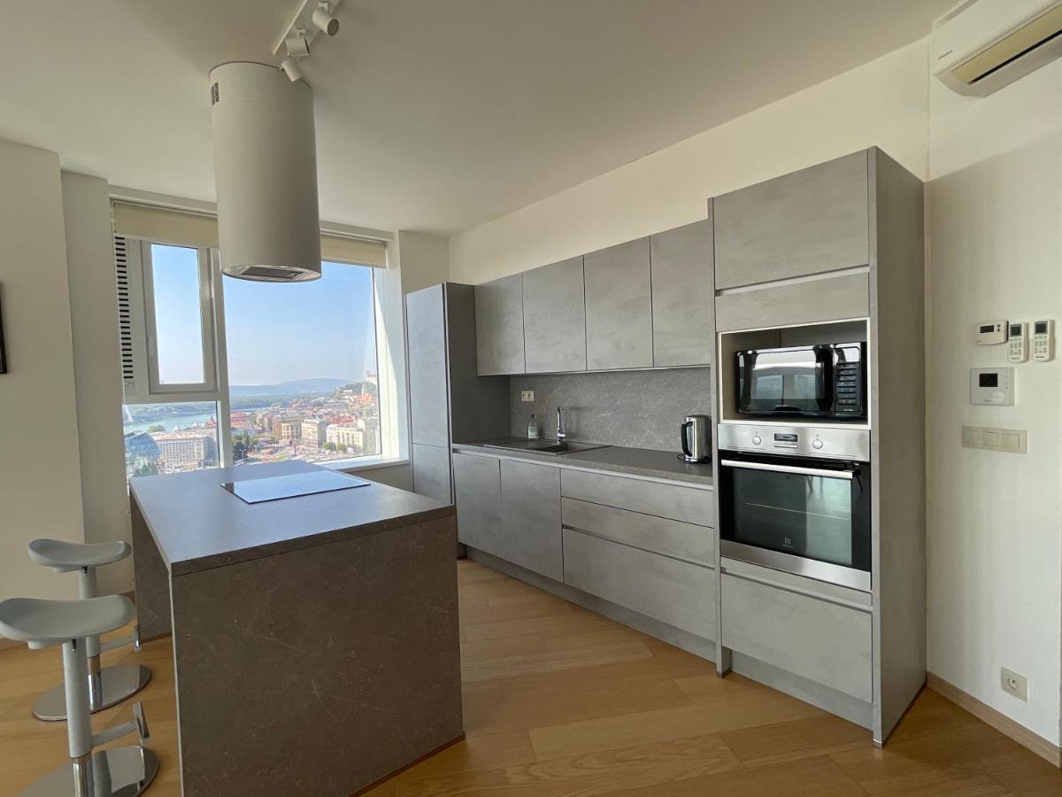 Sag Panorama Apartment 3 Rooms 19Th Floor Great View Free Parking براتسيلافا المظهر الخارجي الصورة