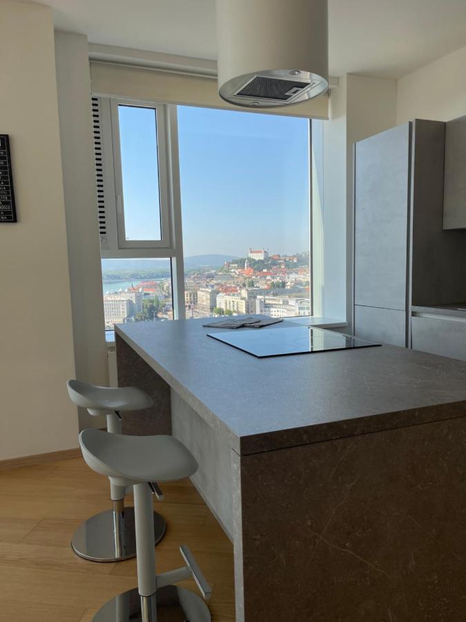 Sag Panorama Apartment 3 Rooms 19Th Floor Great View Free Parking براتسيلافا المظهر الخارجي الصورة