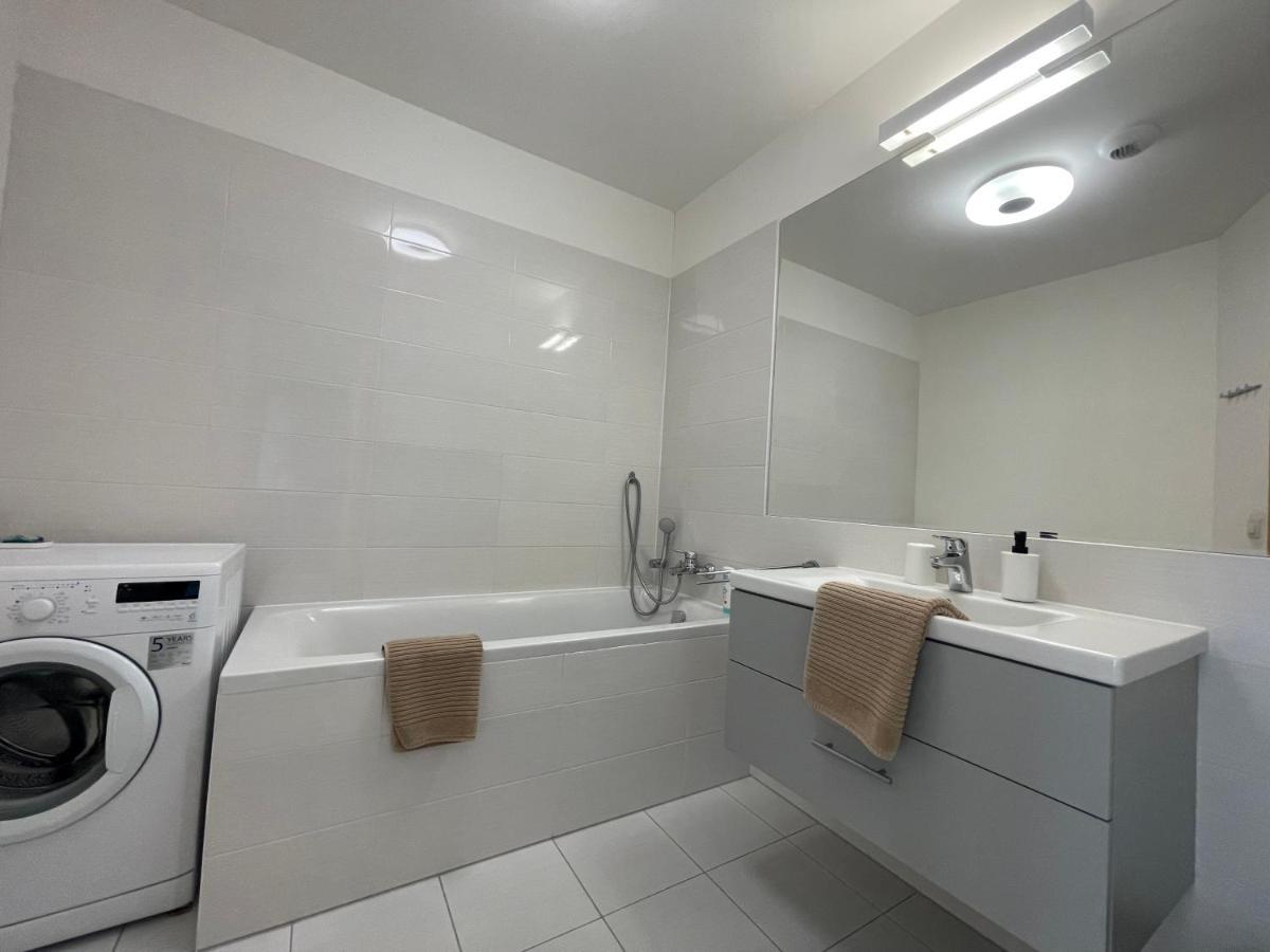 Sag Panorama Apartment 3 Rooms 19Th Floor Great View Free Parking براتسيلافا المظهر الخارجي الصورة