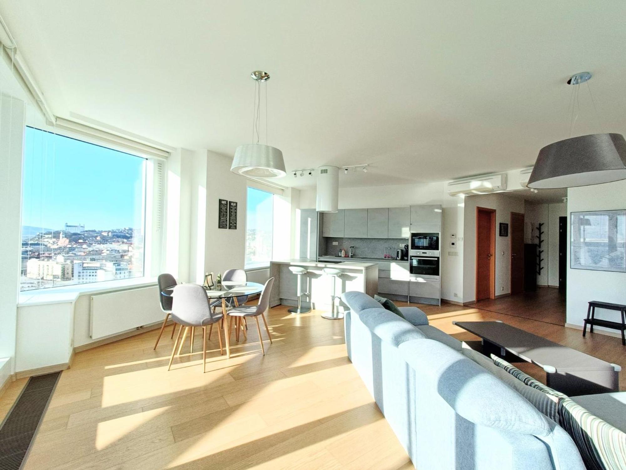 Sag Panorama Apartment 3 Rooms 19Th Floor Great View Free Parking براتسيلافا المظهر الخارجي الصورة