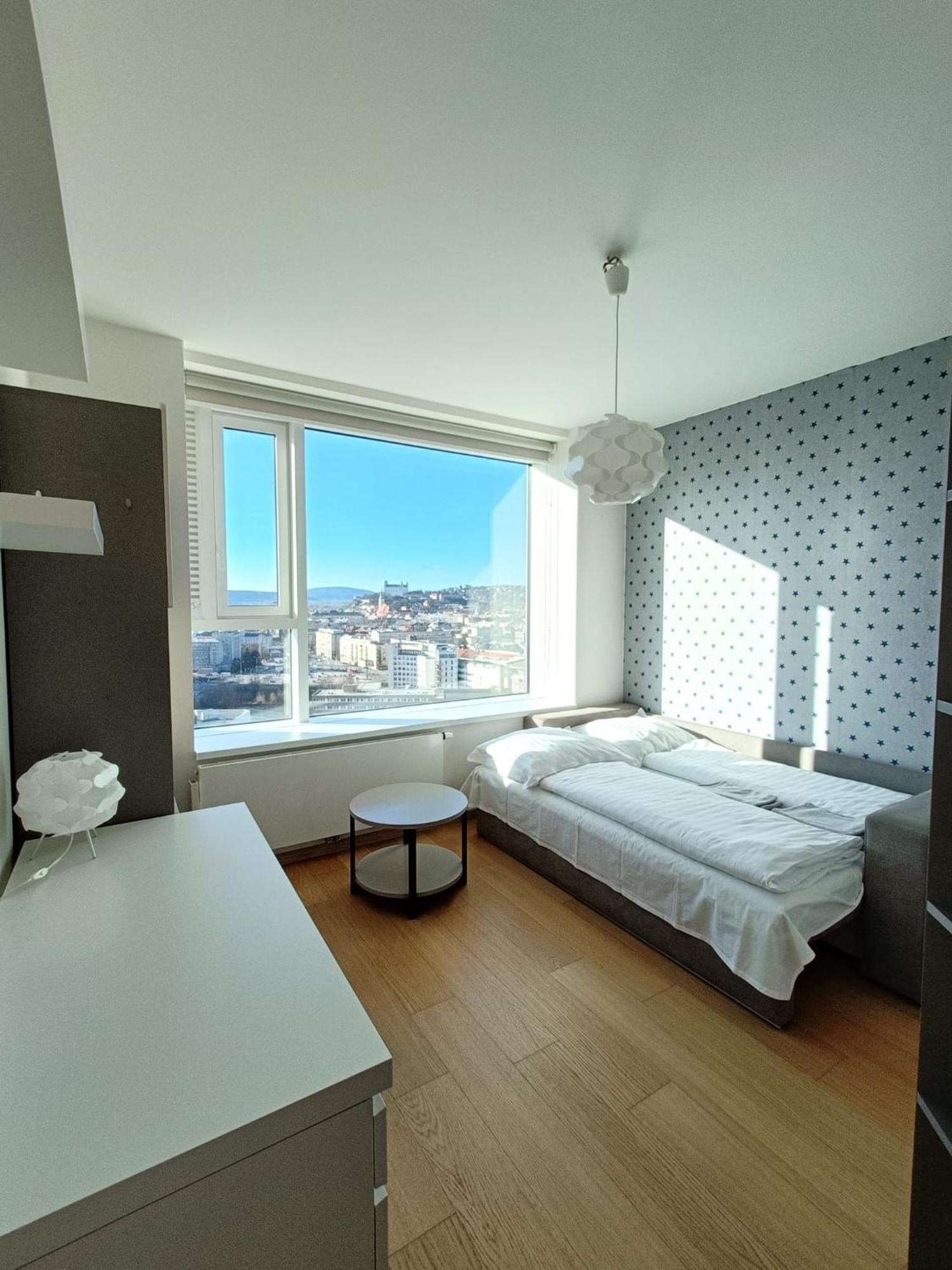Sag Panorama Apartment 3 Rooms 19Th Floor Great View Free Parking براتسيلافا المظهر الخارجي الصورة