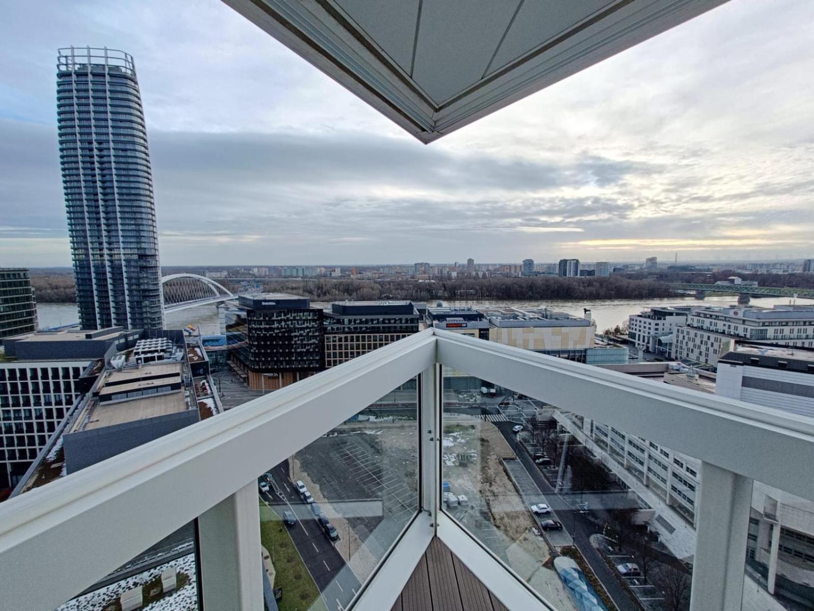 Sag Panorama Apartment 3 Rooms 19Th Floor Great View Free Parking براتسيلافا المظهر الخارجي الصورة